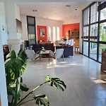 La Bredi Proche De Bordeaux Avec Piscine Et La Brede