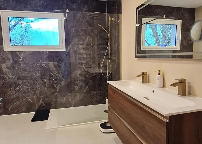 La Bredi Proche De Bordeaux Avec Piscine Et Villa *